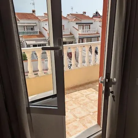 Lovely 3 Bed House On Complex וילה