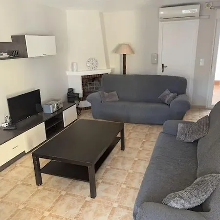 Lovely 3 Bed House On Complex וילה טורבייחה
