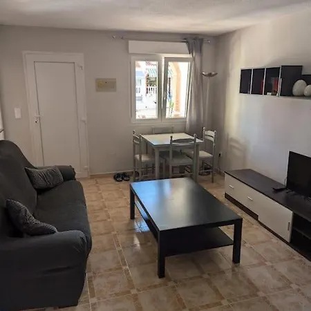 Lovely 3 Bed House On Complex וילה